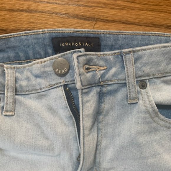 Aeropostale Light Wash Jean Shorts (Size: 6) - Picture 3 of 3